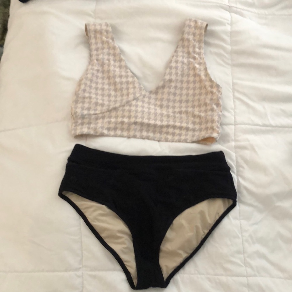 Nani size small houndstooth v top and black bottoms two piece/tankini